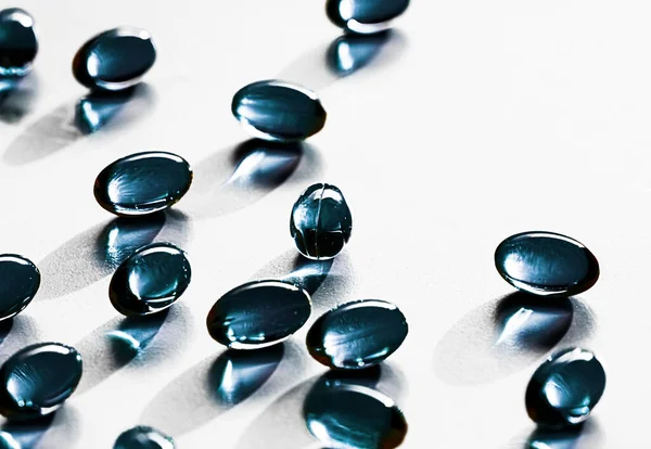 Cápsulas de ervas azuis para alimentação saudável, loja de marca farmacêutica, pílulas de drogas probióticas como produtos de saúde ou suplemento para anúncio da indústria farmacêutica — Fotografia de Stock