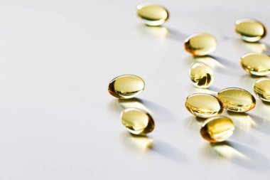 Sağlıklı beslenme için Omega 3 balık yağı kapsülleri, ilaç markası, probiyotik ilaç hapları sağlık hizmetleri için veya ilaç endüstrisi için ilave ürünler
