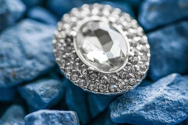 Luxus-Diamant-Ohrringe Nahaufnahme, Schmuck und Modemarke — Stockfoto