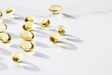 Sağlıklı beslenme için Omega 3 balık yağı kapsülleri, ilaç markası, probiyotik ilaç hapları sağlık hizmetleri için veya ilaç endüstrisi için ilave ürünler