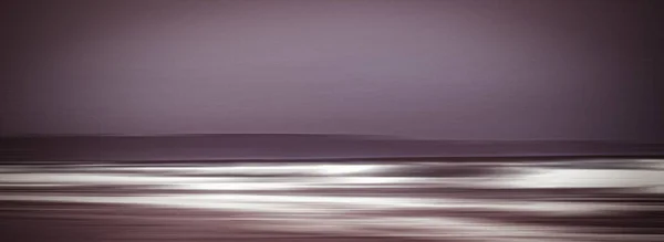 Абстрактный винтажный фон прибрежной природы, долгая экспозиция мечтательного океанского побережья, морской ретро-арт принт, пляжный отдых для люксового туристического бренда — стоковое фото