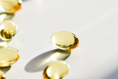 Sağlıklı beslenme için Omega 3 balık yağı kapsülleri, ilaç markası, probiyotik ilaç hapları sağlık hizmetleri için veya ilaç endüstrisi için ilave ürünler