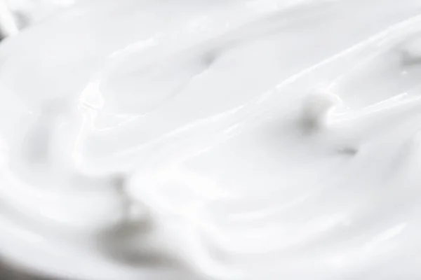 Texture crème blanche pure comme fond abstrait, substance alimentaire ou cosmétique biologique — Photo