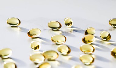 Sağlıklı beslenme için Omega 3 balık yağı kapsülleri, ilaç markası, probiyotik ilaç hapları sağlık hizmetleri için veya ilaç endüstrisi için ilave ürünler