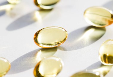 Sağlıklı beslenme için Omega 3 balık yağı kapsülleri, ilaç markası, probiyotik ilaç hapları sağlık hizmetleri için veya ilaç endüstrisi için ilave ürünler