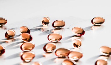 Sağlıklı beslenme için turuncu bitkisel kapsüller, ecza markası mağazası, probiyotik ilaç hapları sağlık hizmeti için veya ilaç endüstrisi için ilave ürünler