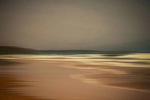 Abstrakt vintage kust natur bakgrund, lång exponering syn på drömmande ocean kust, havet retro konst tryck, strand semestermål för lyx resor varumärke — Stockfoto