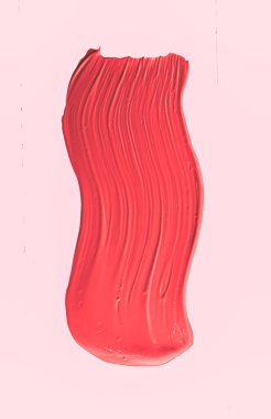 Kırmızı fırça darbesi ya da makyaj lekesi yakın çekim, güzellik kozmetiği ve ruj dokusu