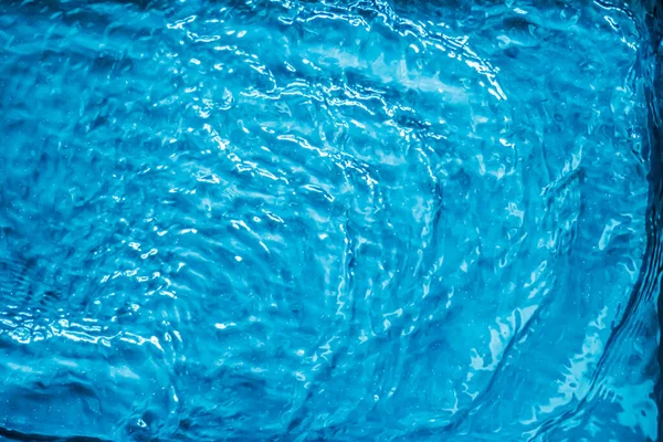 Синяя вода текстура как абстрактный фон, бассейн и волновой дизайн — стоковое фото