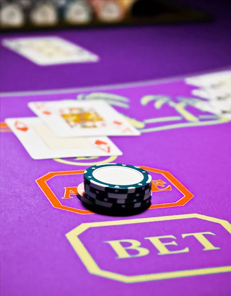 Jogar jogo de cartas no casino, anúncio de jogo — Fotografia de Stock