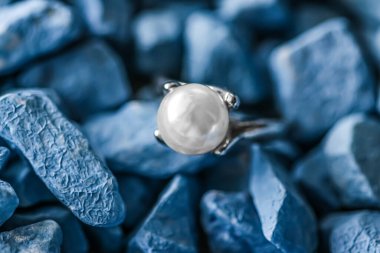 İnci yüzük yakın plan, mücevher ve aksesuar markası