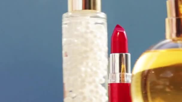 Make-up producten set van huidverzorging, parfum en lippenstift, vakantie cosmetica en luxe beauty merk — Stockvideo