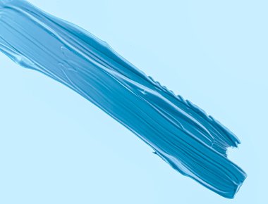 Mavi fırça darbesi ya da makyaj lekesi yakın çekim, güzellik kozmetiği ve ruj dokusu