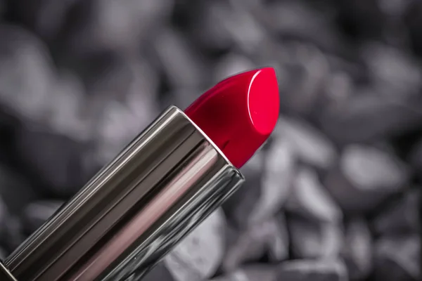 Czerwona szminka zbliżenie, luksusowy makijaż i kosmetyka piękna — Zdjęcie stockowe