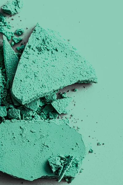 Polvo de sombra de ojos de menta como primer plano de paleta de maquillaje, cosméticos triturados y textura de belleza —  Fotos de Stock