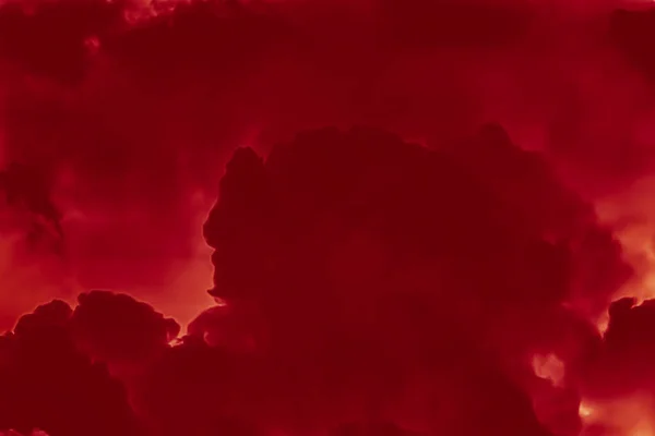 Гаряче полум'я або червоні хмари як мінімалістичний дизайн фону — стокове фото