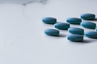 Bitkisel ilaç olarak nane hapları, ilaç markası, beslenme sağlık hizmetleri olarak probiyotik ilaçlar veya ilaç endüstrisi reklamları için diyet takviyesi ürünleri