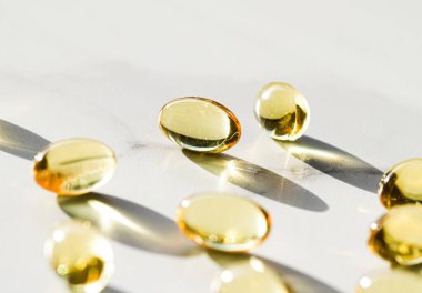 Sağlıklı beslenme için Omega 3 balık yağı kapsülleri, ilaç markası, probiyotik ilaç hapları sağlık hizmetleri için veya ilaç endüstrisi için ilave ürünler