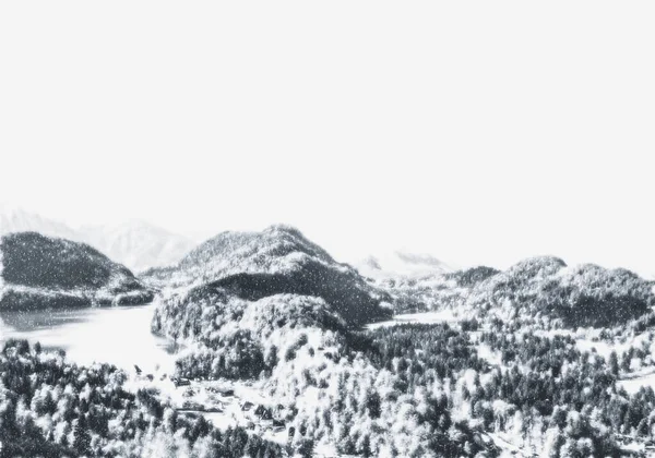 Weihnachtskarte mit schneebedeckter Berglandschaft im Winter, monochrome Fotografie für Kunstdrucke und druckfähiges Design — Stockfoto