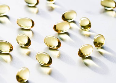 Sağlıklı beslenme için Omega 3 balık yağı kapsülleri, ilaç markası, probiyotik ilaç hapları sağlık hizmetleri için veya ilaç endüstrisi için ilave ürünler