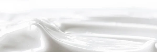 Textura de creme branco puro como fundo abstrato, substância alimentar ou cosmética orgânica — Fotografia de Stock