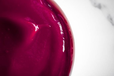 Kahvaltı için tatlı kremalı reçel, yemek arkaplanı ve sağlıklı tatlı.