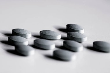 Bitkisel ilaç olarak nane hapları, ilaç markası, beslenme sağlık hizmetleri olarak probiyotik ilaçlar veya ilaç endüstrisi reklamları için diyet takviyesi ürünleri