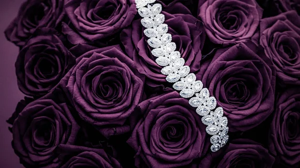 Luxury diamond jewelry bracelet and purple roses flowers, love gift on Valentines Day and jewellery brand holiday background design — Stock Photo, Image