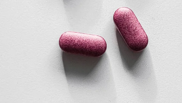 Pastillas rosadas como medicamentos a base de hierbas, farmacia de marca farmacéutica, medicamentos probióticos como productos nutricionales de atención médica o suplementos dietéticos para la industria farmacéutica ad — Foto de Stock