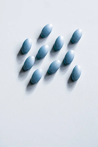 Pílulas de hortelã como medicamentos à base de plantas, loja de marca farmacêutica, drogas probióticas como cuidados de saúde nutricional ou suplementos dietéticos para anúncio da indústria farmacêutica — Fotografia de Stock