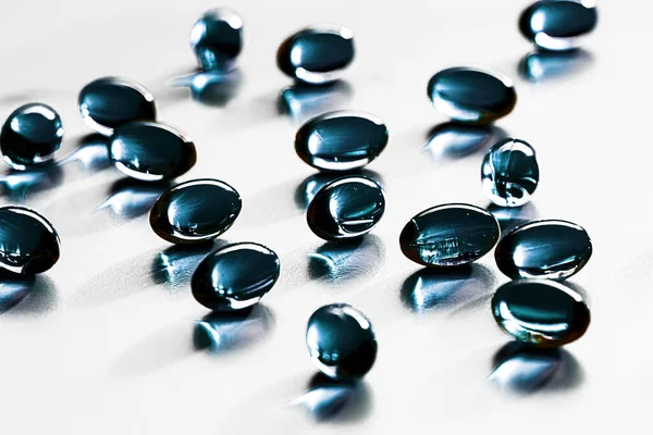 Capsules à base de plantes bleues pour une alimentation saine, magasin de marque pharmaceutique, pilules de médicaments probiotiques comme produits de soins de santé ou de suppléments pour la publicité de l'industrie pharmaceutique — Photo