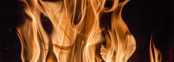 Las llamas de fuego como elemento natural y fondo abstracto — Foto de Stock