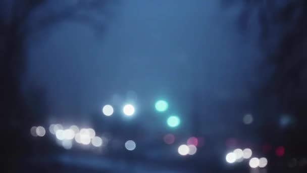 Knipperende Verkeerslichten Stad Nachts Filmeffect Van Wazige Abstracte Bokeh Kringen — Stockvideo