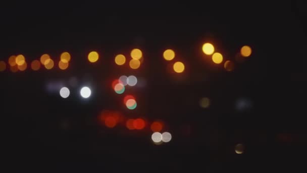 Knipperende Verkeerslichten Stad Nachts Filmeffect Van Wazige Abstracte Bokeh Kringen — Stockvideo