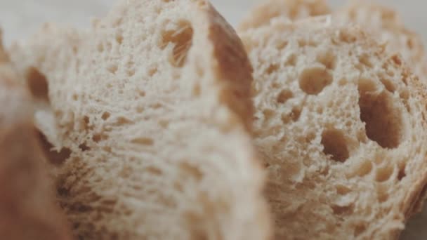 Свежий Домашний Хлеб Цельной Пшеницы Нарезанный Крупным Планом — стоковое видео