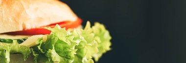 Jambonlu sandviç, peynirli, sebzeli, marullu, fast food.