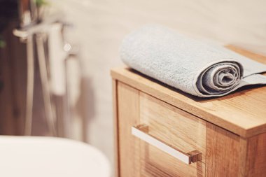 Organik ve sürdürülebilir banyo havlusu çevre dostu banyo, ev dekorasyonu ve lüks iç tasarım.