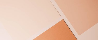 Ofis kırtasiyesi olarak bej ve kahverengi A4 kağıtları, lüks marka daire yatağı ve model kimlik tasarımı