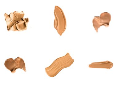 Beyaz arka plan, güzellik ve kozmetik üzerinde izole makyaj dokusu olarak sıvı temel lekeleri, lekeler, lekeler ve felçler