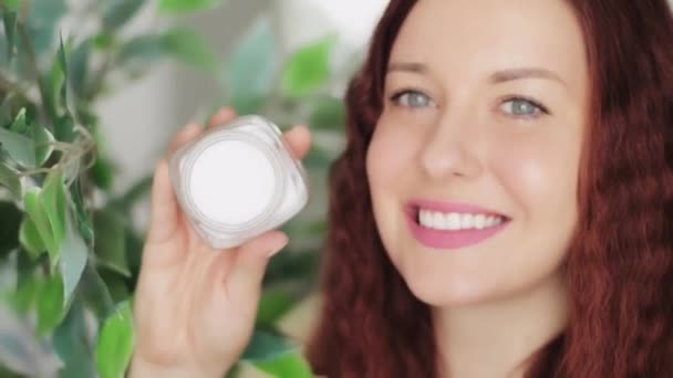 Beautiful smiling young woman holding open face cream moisturizer jar, organic cosmetic product as natural beauty and healthy daily skincare routine, luxury cosmetics, people and wellness commercial — Stock Video