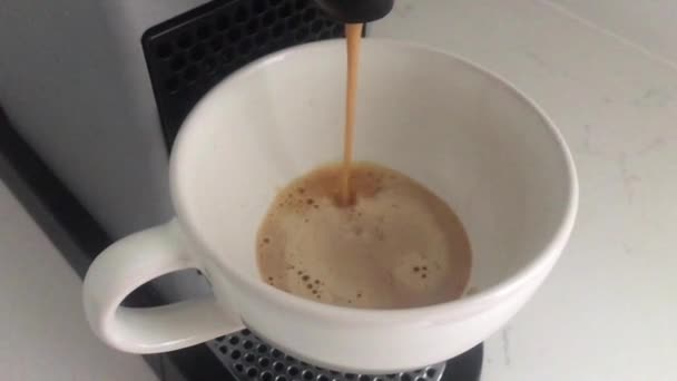 Classic coffee made with espresso machine at home, hot drink and breakfast — Vídeo de Stock