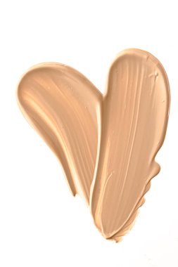 Beyaz arka planda izole edilmiş bej güzellik kozmetik dokusu, lekeli makyaj emülsiyon kremi lekesi veya temel lekesi, ezilmiş kozmetik ürünler ve boya vuruşları