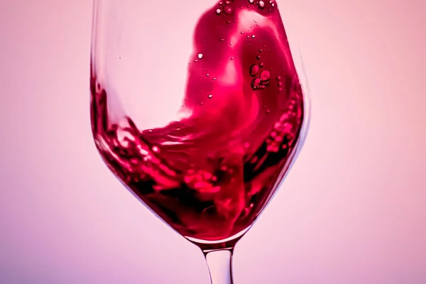 Vinho tinto premium em vidro cristal, bebida alcoólica e aperitivo de luxo, enologia e produto vitivinícola — Fotografia de Stock