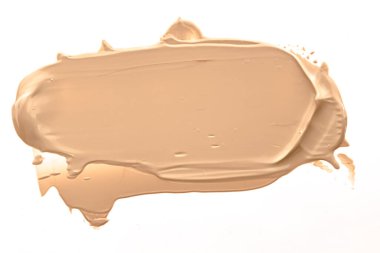 Beyaz arka planda izole edilmiş bej güzellik kozmetik dokusu, lekeli makyaj emülsiyon kremi lekesi veya temel lekesi, ezilmiş kozmetik ürünler ve boya vuruşları