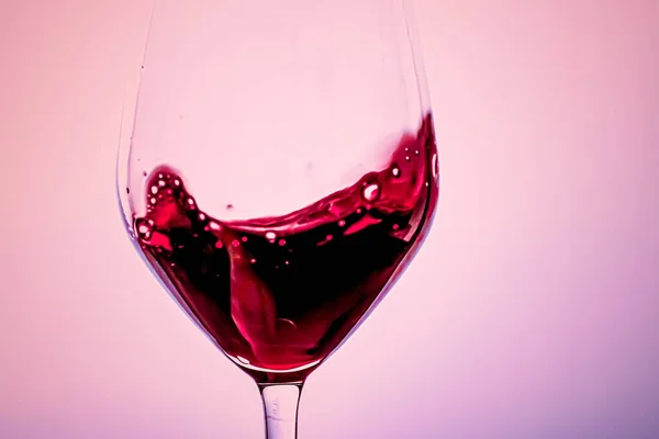 Vino rosso premium in cristallo, bevanda alcolica e aperitivo di lusso, enologia e viticoltura — Foto Stock