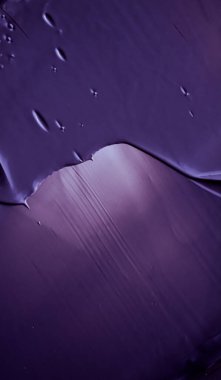 Lüks güzellik markası, bayram afişi tasarımı, soyut duvar sanatı veya sanatsal fırça darbesi için mor krem dokusu, kozmetik ürün ve makyaj arka planı