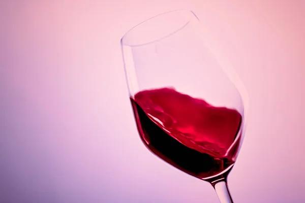 Czerwone wino klasy premium w szkle kryształowym, napój alkoholowy i luksusowy aperitif, enologia i produkt winiarski — Zdjęcie stockowe