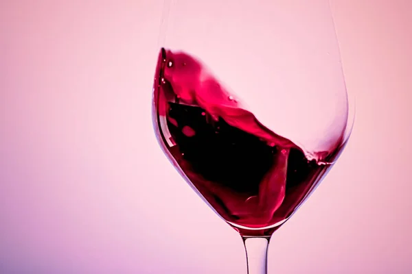 Vino rosso premium in cristallo, bevanda alcolica e aperitivo di lusso, enologia e viticoltura — Foto Stock