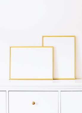 Beyaz mobilyalarda altın çerçeve, lüks ev dekorasyonu ve tasarım, poster baskısı ve basılabilir sanat, çevrimiçi dükkan vitrini