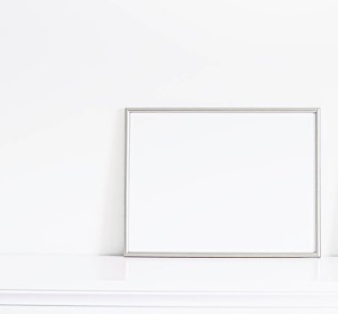 Beyaz mobilyalarda gümüş çerçeve, lüks ev dekorasyonu ve tasarım, poster baskısı ve basılabilir sanat, çevrimiçi dükkan vitrini